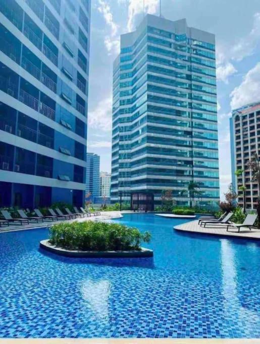 Apartment In Air Residences, Makati With Wifi, Netflix, Pool, Mall And More Manila Exterior foto